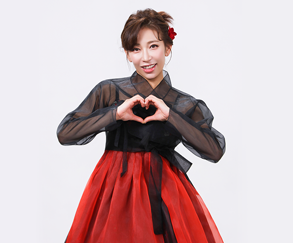 노란 수영복에 섹시한 몸매 어필하는 존예 처자