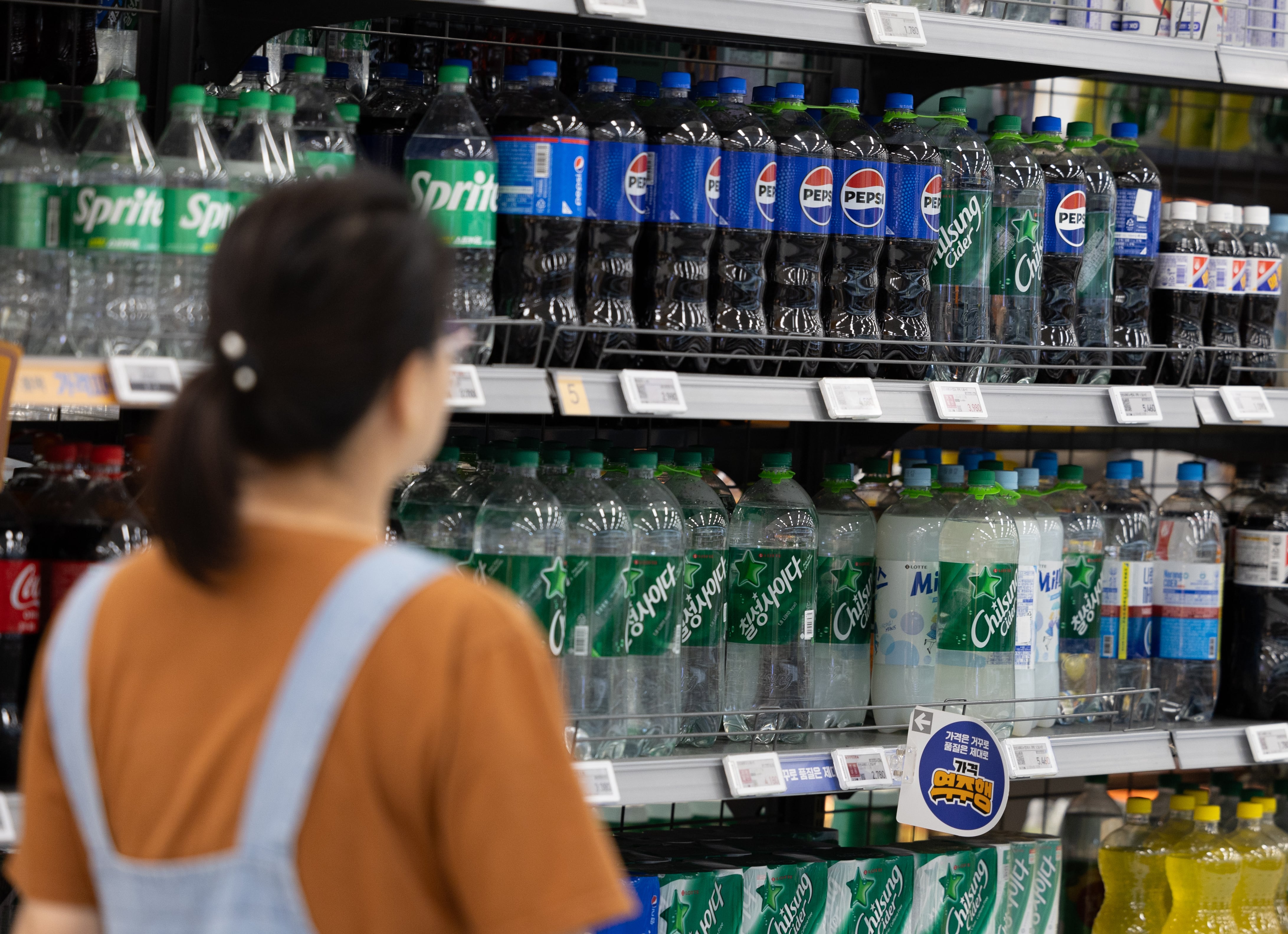 한투證 “롯데칠성, 해외 자회사 수익성 개선 기대…목표가 16만원”