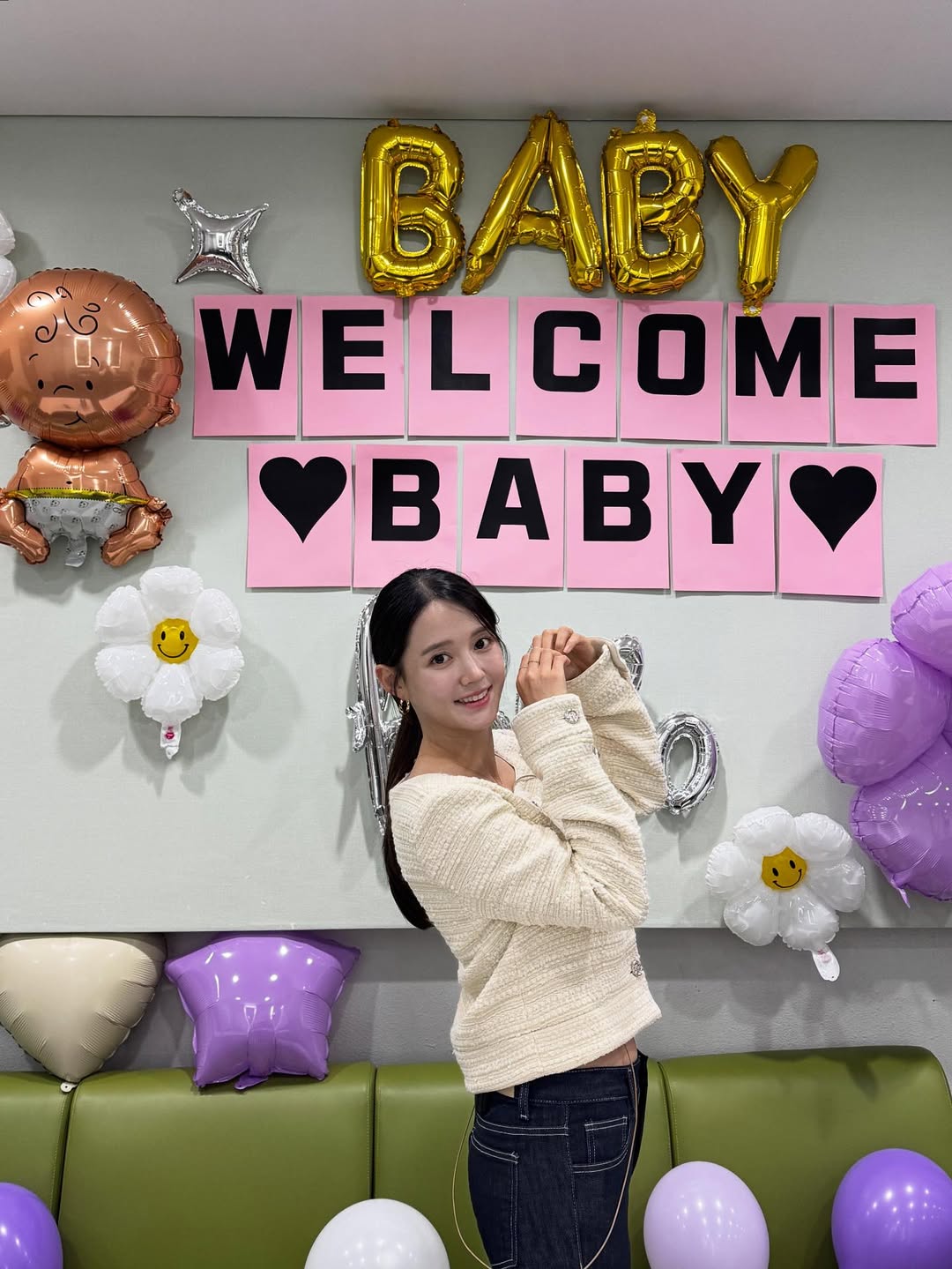 노란 수영복에 섹시한 몸매 어필하는 존예 처자