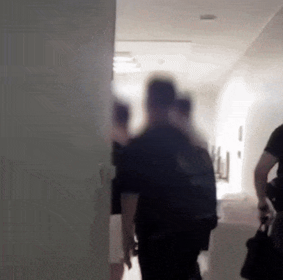 ▲ 경찰이 지난 8월 26일 대구의 한 아파트에서 불법대부조직 일당을 검거하는 모습. [서울 영등포경찰서 제공]