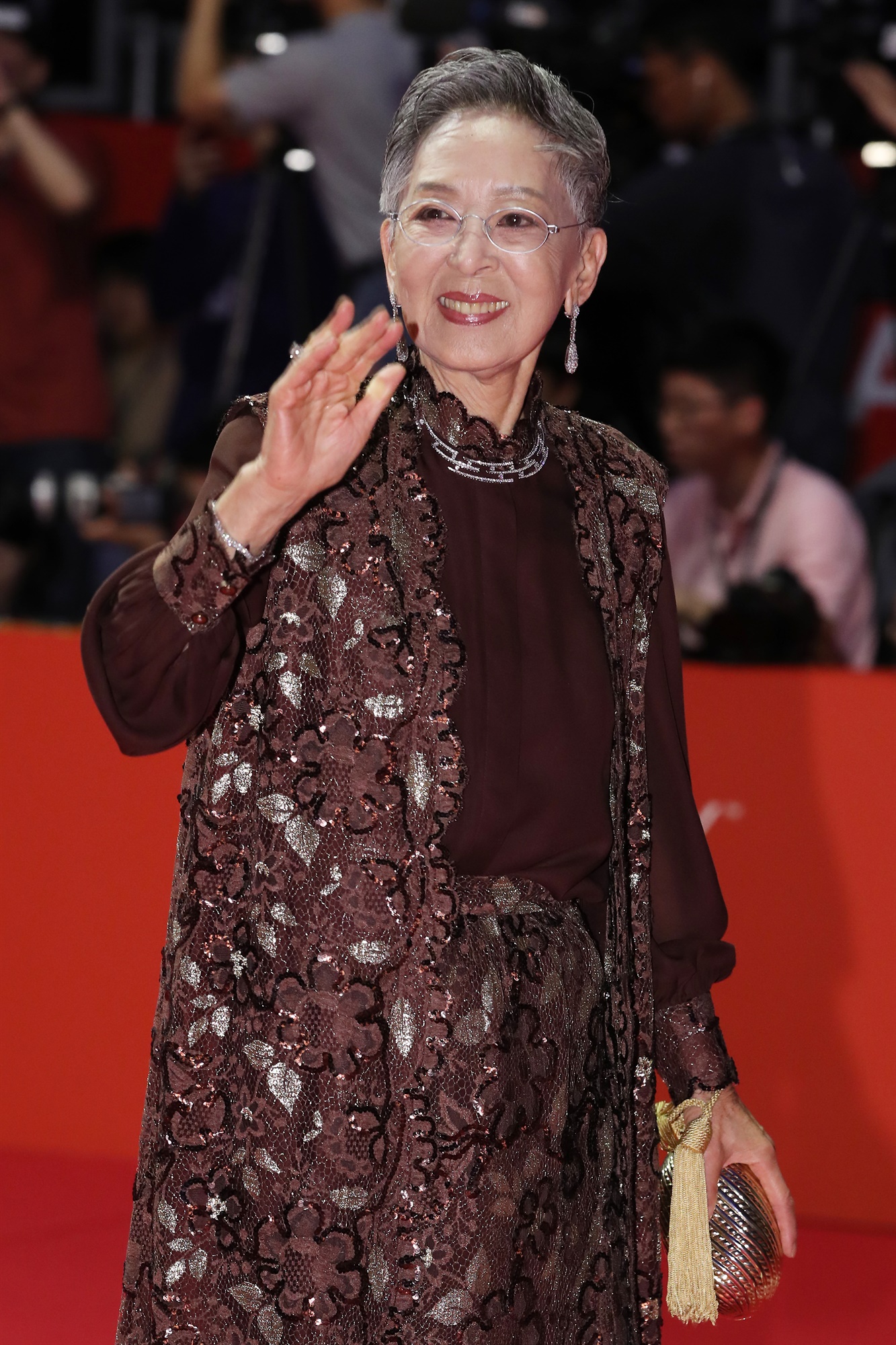 노란 수영복에 섹시한 몸매 어필하는 존예 처자