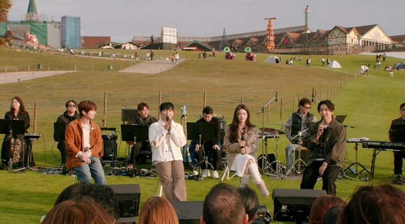 노란 수영복에 섹시한 몸매 어필하는 존예 처자