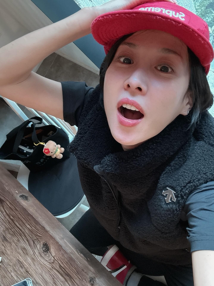 노란 수영복에 섹시한 몸매 어필하는 존예 처자