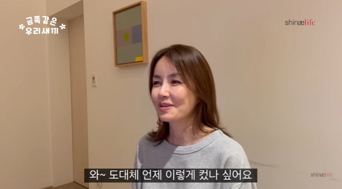 노란 수영복에 섹시한 몸매 어필하는 존예 처자