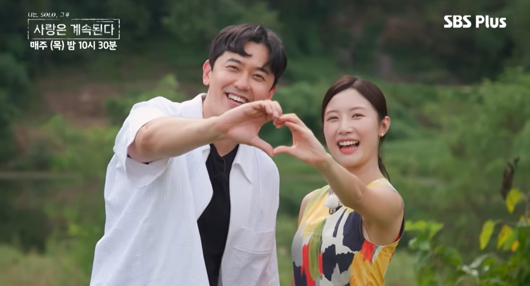 노란 수영복에 섹시한 몸매 어필하는 존예 처자