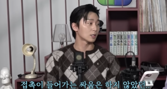 노란 수영복에 섹시한 몸매 어필하는 존예 처자