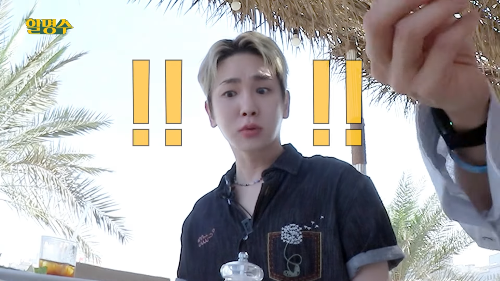 노란 수영복에 섹시한 몸매 어필하는 존예 처자