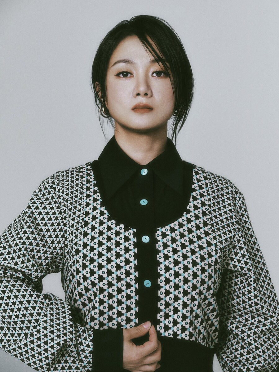 노란 수영복에 섹시한 몸매 어필하는 존예 처자