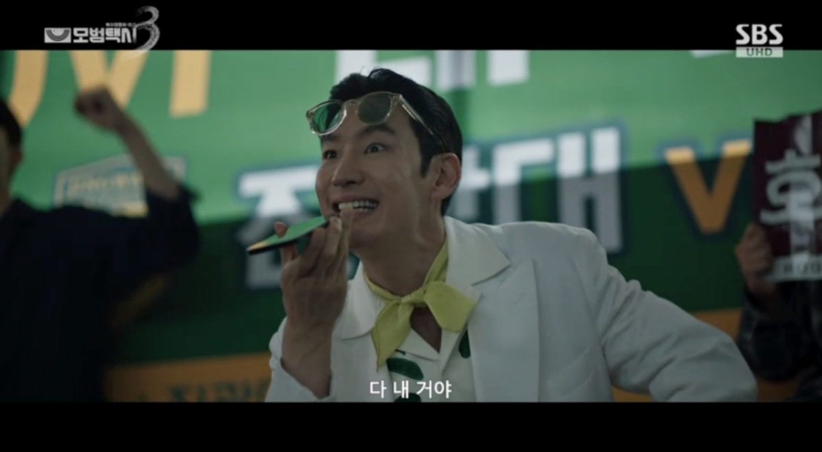 노란 수영복에 섹시한 몸매 어필하는 존예 처자