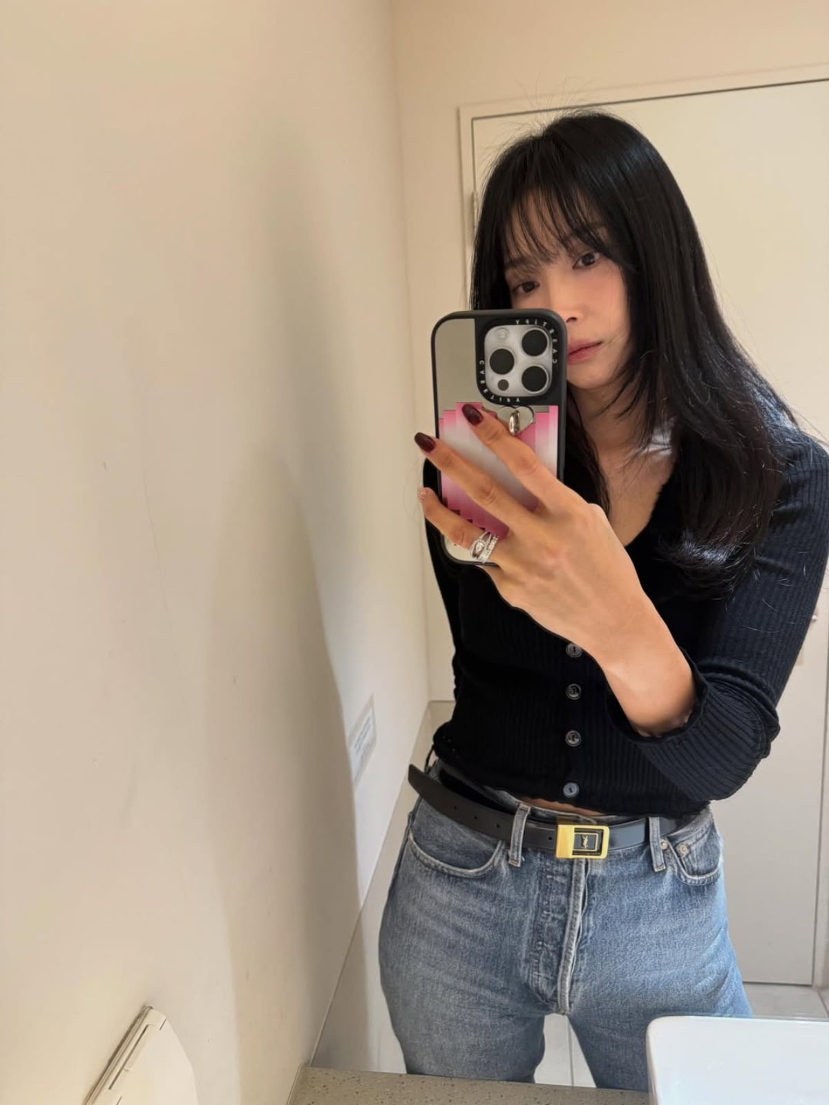 노란 수영복에 섹시한 몸매 어필하는 존예 처자