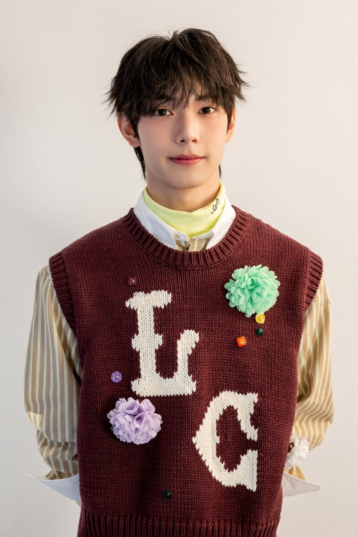 노란 수영복에 섹시한 몸매 어필하는 존예 처자