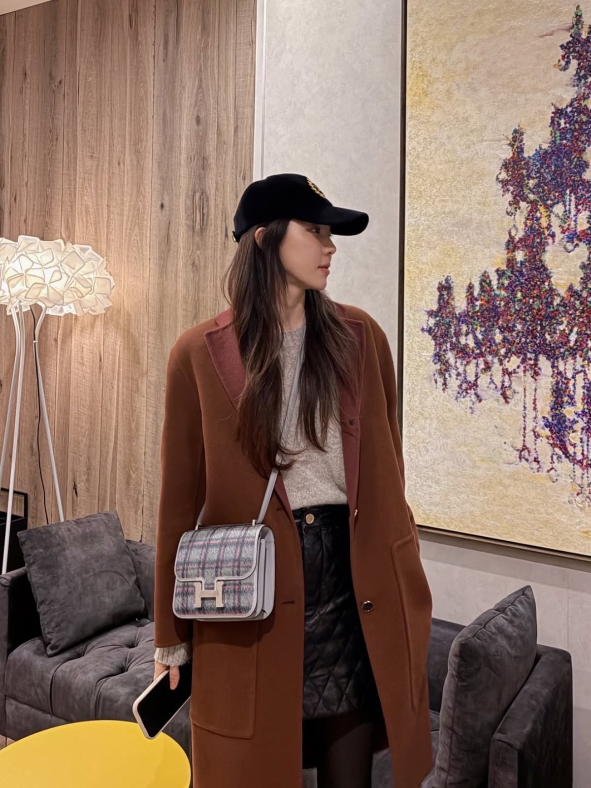 노란 수영복에 섹시한 몸매 어필하는 존예 처자