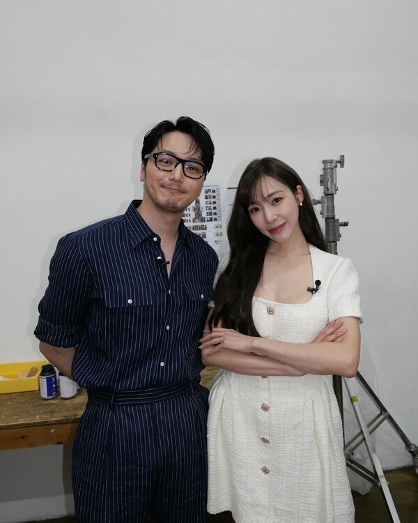 노란 수영복에 섹시한 몸매 어필하는 존예 처자