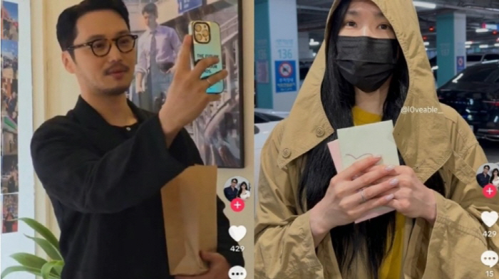 노란 수영복에 섹시한 몸매 어필하는 존예 처자