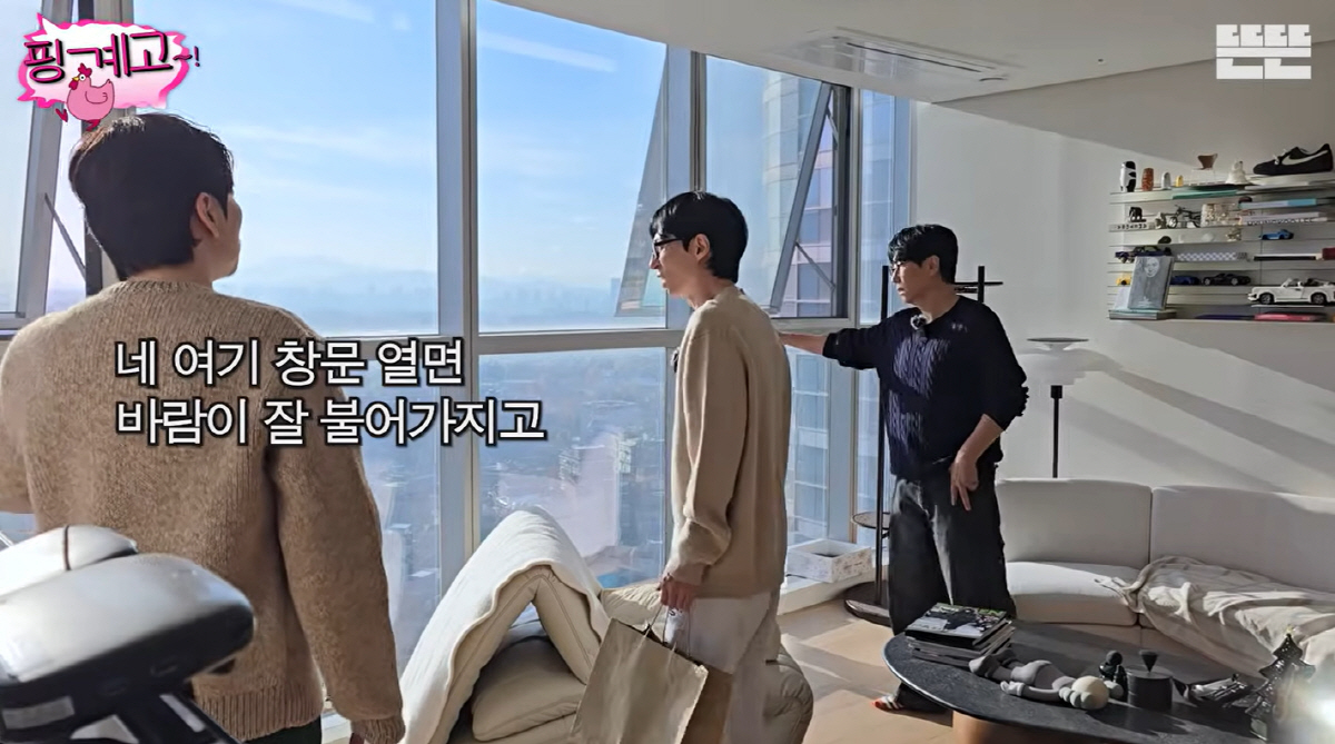 노란 수영복에 섹시한 몸매 어필하는 존예 처자