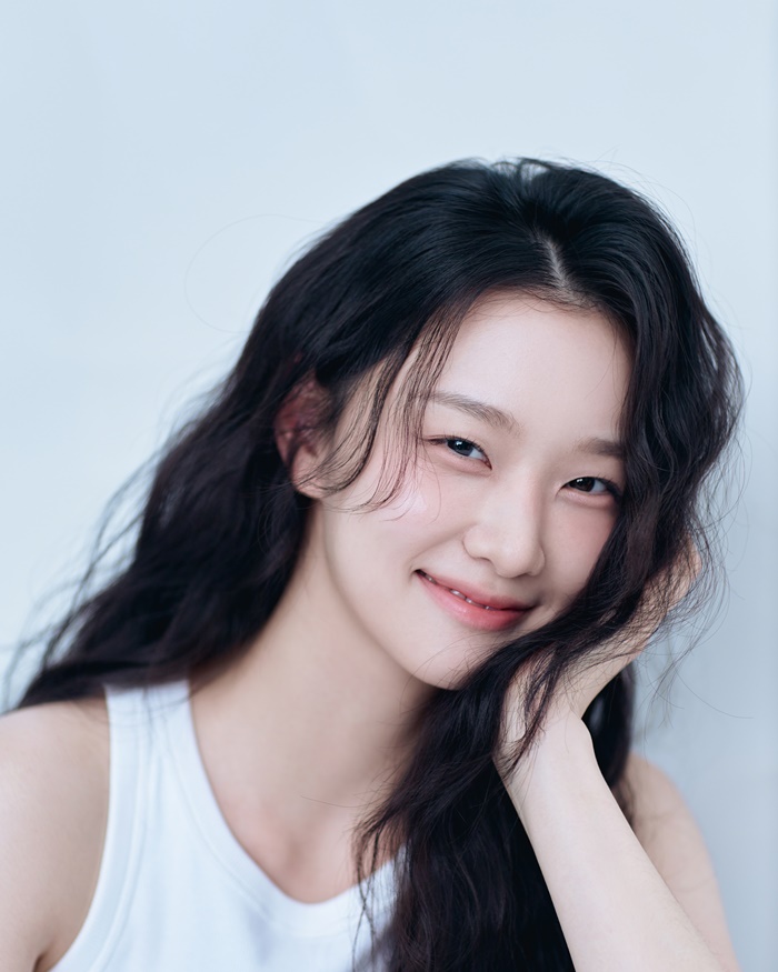 노란 수영복에 섹시한 몸매 어필하는 존예 처자