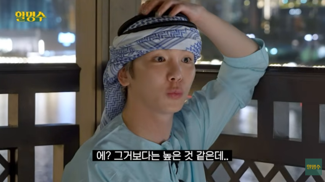 노란 수영복에 섹시한 몸매 어필하는 존예 처자