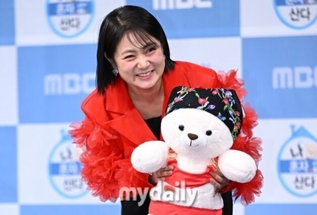 노란 수영복에 섹시한 몸매 어필하는 존예 처자