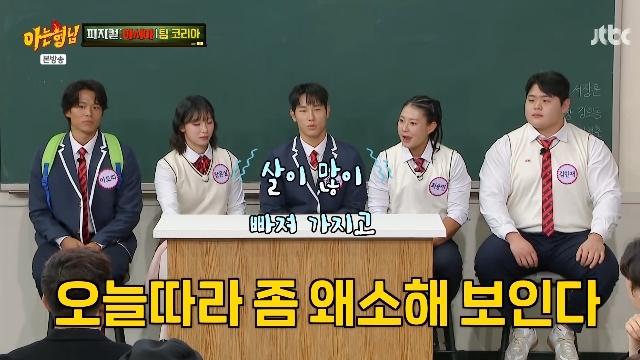 노란 수영복에 섹시한 몸매 어필하는 존예 처자