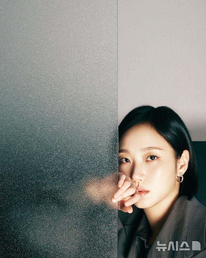 노란 수영복에 섹시한 몸매 어필하는 존예 처자