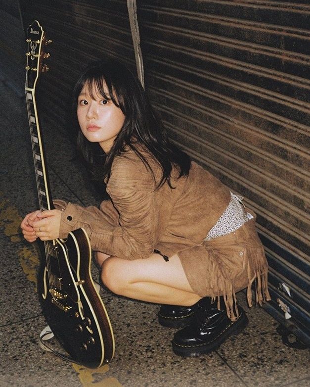 노란 수영복에 섹시한 몸매 어필하는 존예 처자