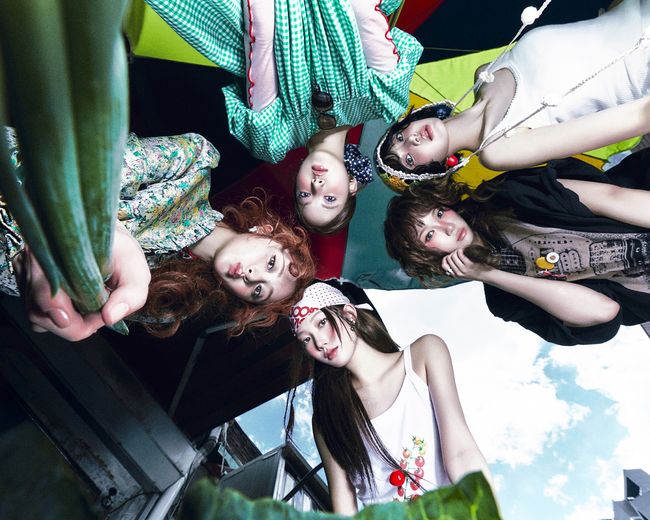 노란 수영복에 섹시한 몸매 어필하는 존예 처자