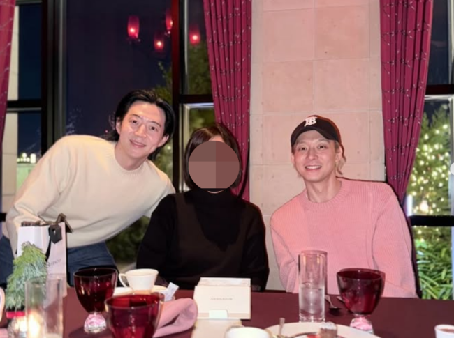 노란 수영복에 섹시한 몸매 어필하는 존예 처자