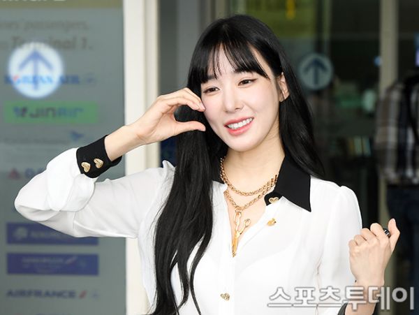 노란 수영복에 섹시한 몸매 어필하는 존예 처자