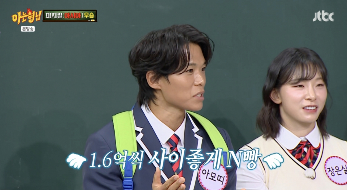 노란 수영복에 섹시한 몸매 어필하는 존예 처자