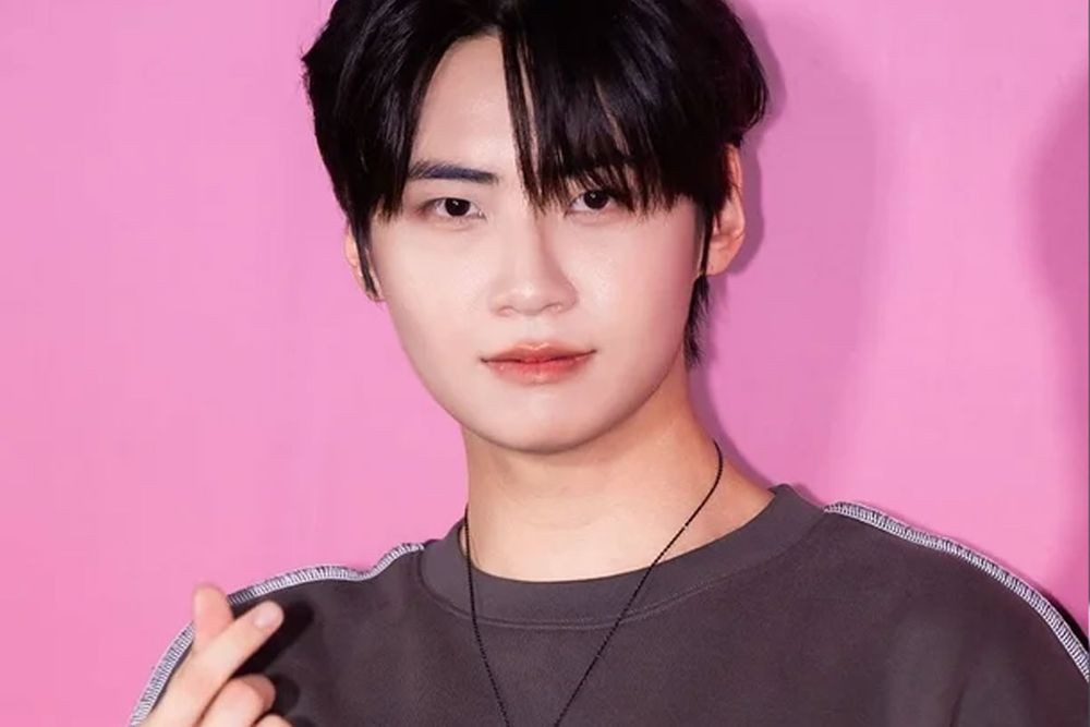 노란 수영복에 섹시한 몸매 어필하는 존예 처자