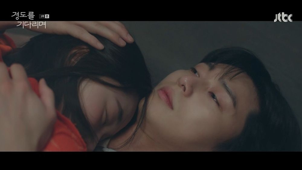 노란 수영복에 섹시한 몸매 어필하는 존예 처자