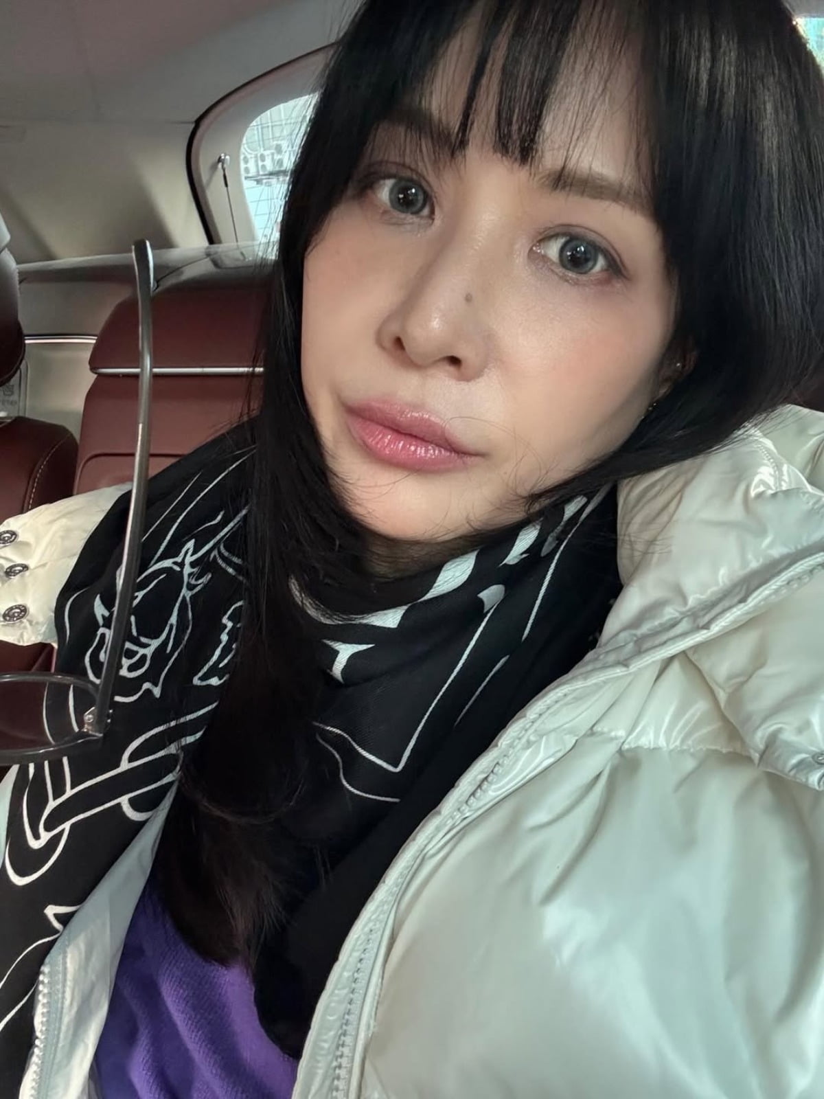 노란 수영복에 섹시한 몸매 어필하는 존예 처자