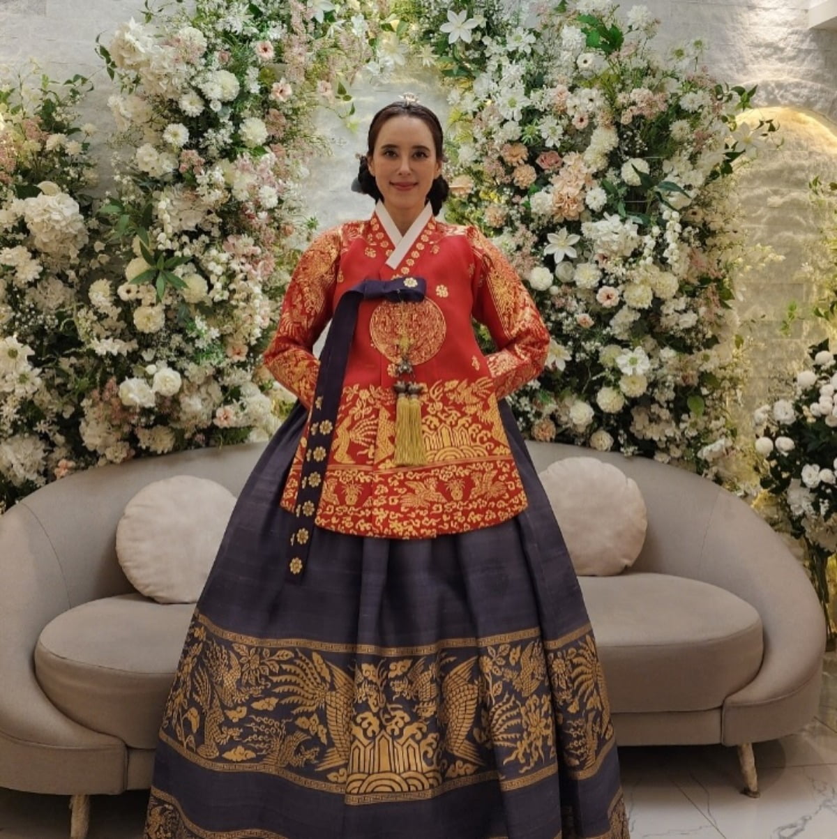 노란 수영복에 섹시한 몸매 어필하는 존예 처자