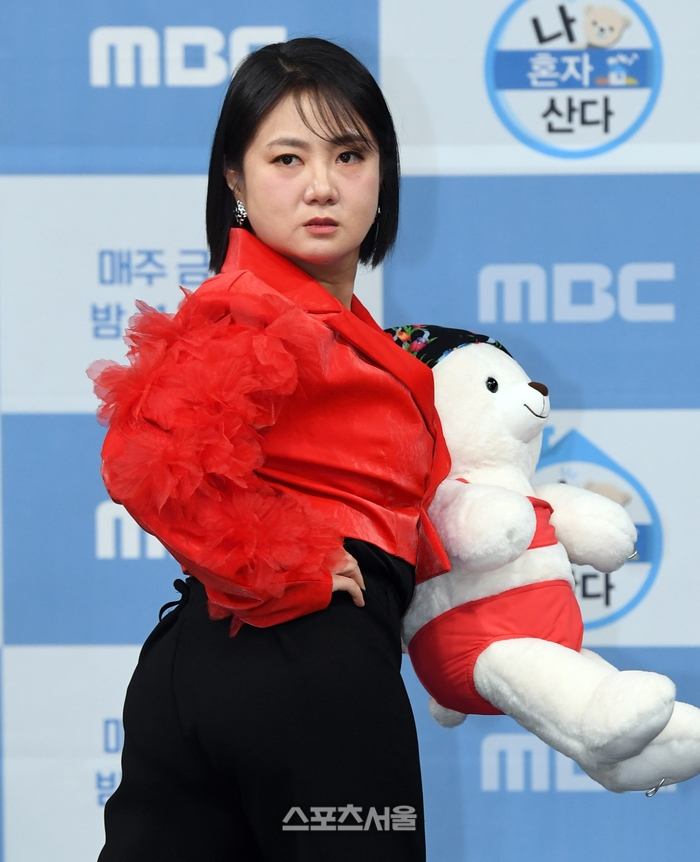 노란 수영복에 섹시한 몸매 어필하는 존예 처자