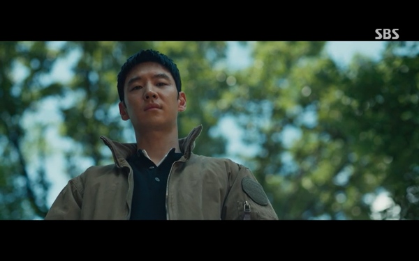 노란 수영복에 섹시한 몸매 어필하는 존예 처자