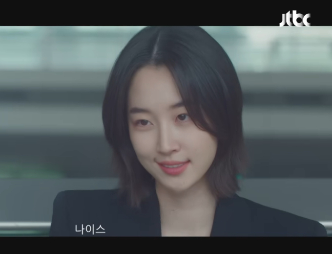 노란 수영복에 섹시한 몸매 어필하는 존예 처자