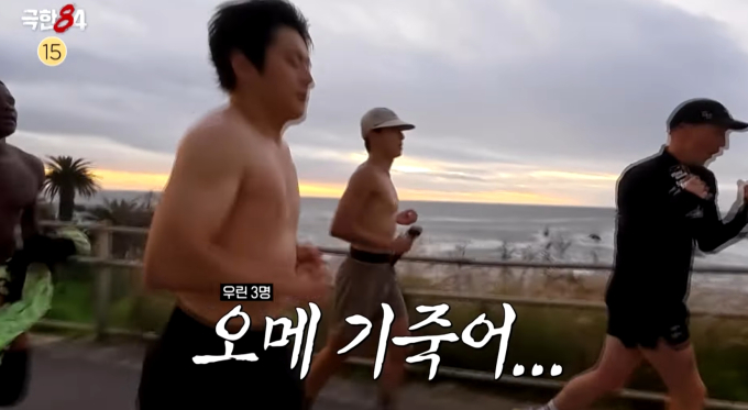 노란 수영복에 섹시한 몸매 어필하는 존예 처자