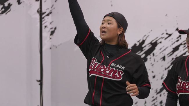 노란 수영복에 섹시한 몸매 어필하는 존예 처자