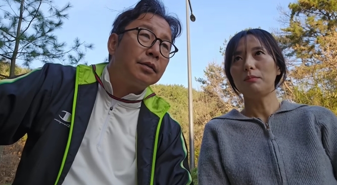 노란 수영복에 섹시한 몸매 어필하는 존예 처자