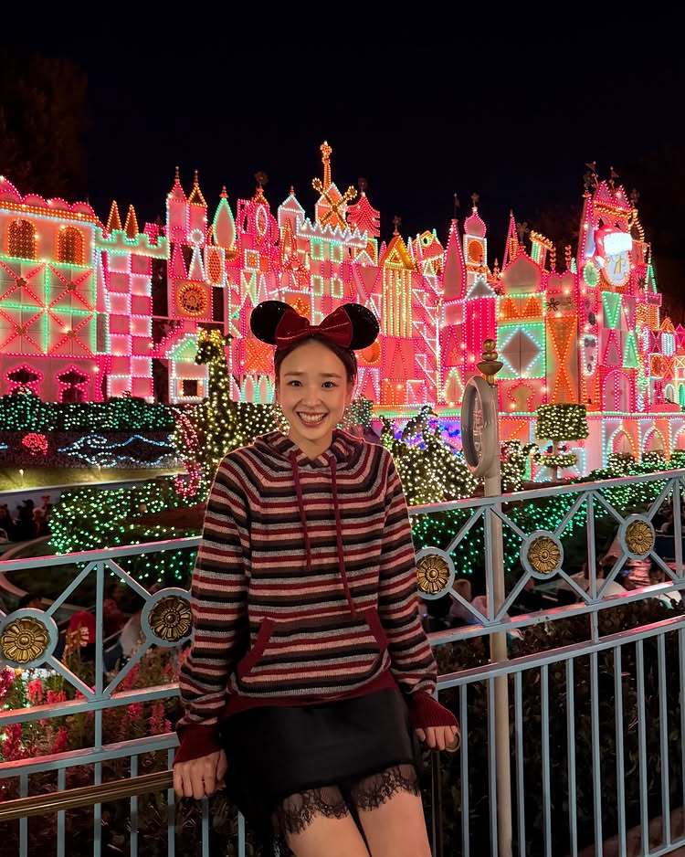 노란 수영복에 섹시한 몸매 어필하는 존예 처자