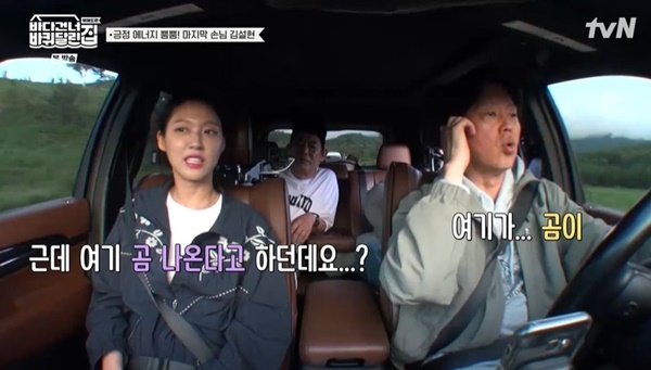 노란 수영복에 섹시한 몸매 어필하는 존예 처자