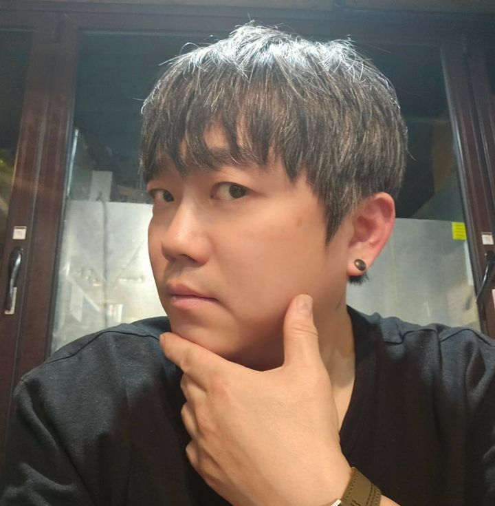 노란 수영복에 섹시한 몸매 어필하는 존예 처자