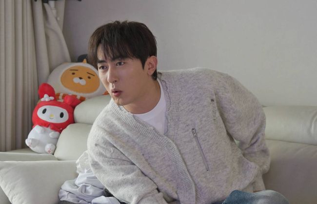 노란 수영복에 섹시한 몸매 어필하는 존예 처자