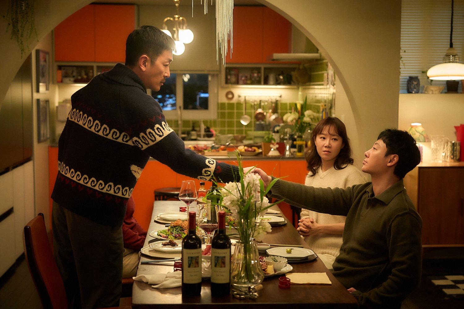 노란 수영복에 섹시한 몸매 어필하는 존예 처자