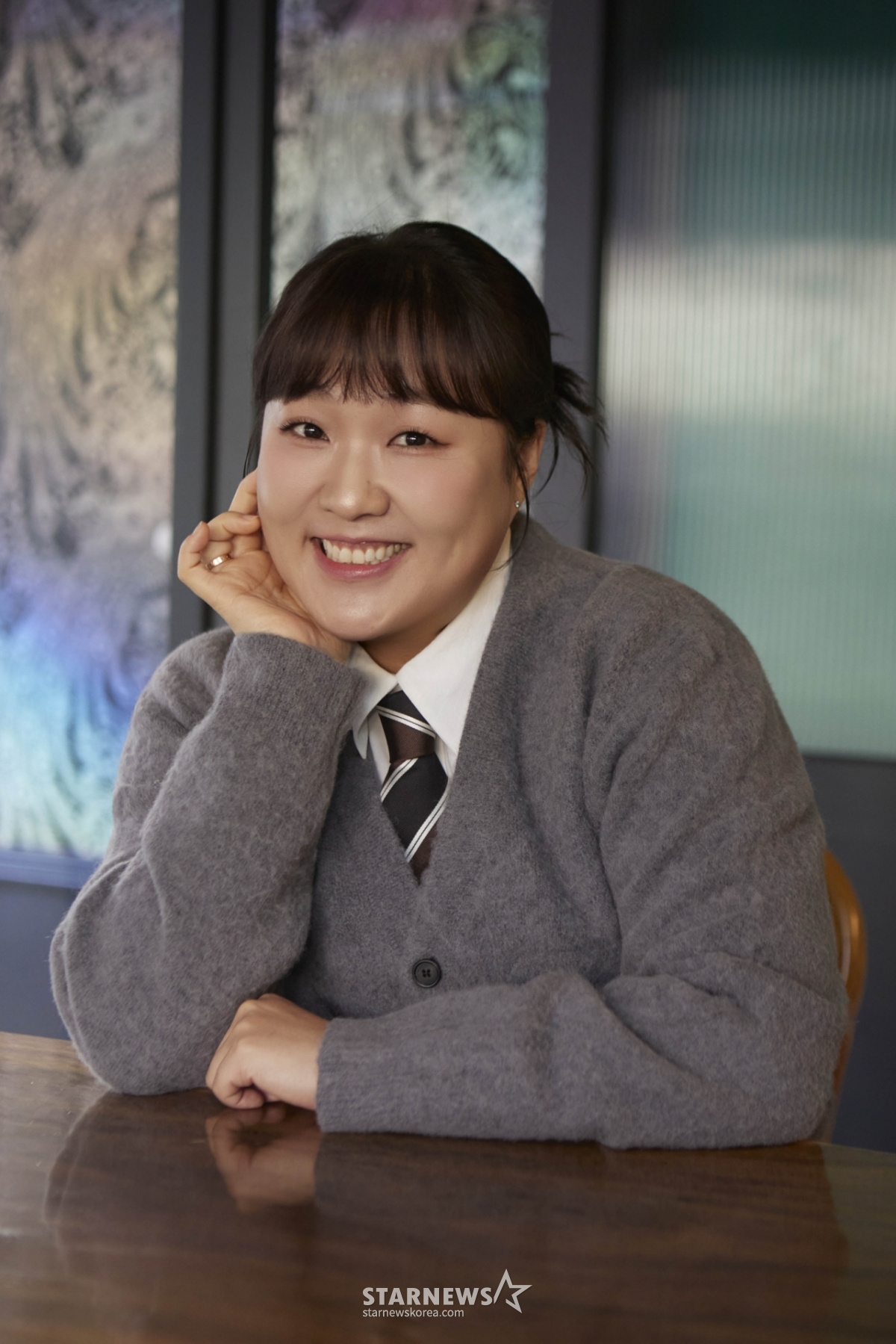 노란 수영복에 섹시한 몸매 어필하는 존예 처자