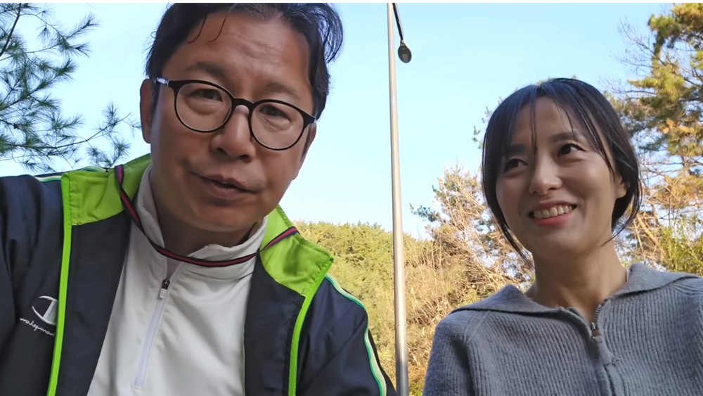 노란 수영복에 섹시한 몸매 어필하는 존예 처자