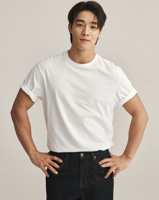 노란 수영복에 섹시한 몸매 어필하는 존예 처자