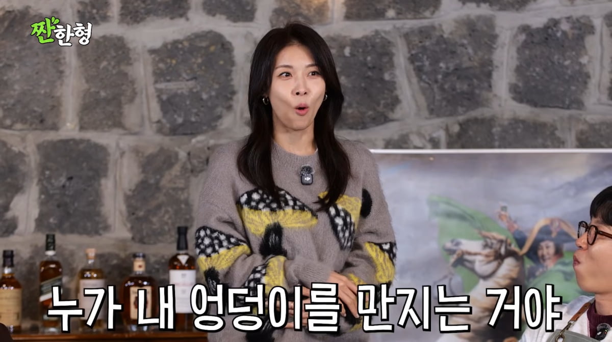 노란 수영복에 섹시한 몸매 어필하는 존예 처자