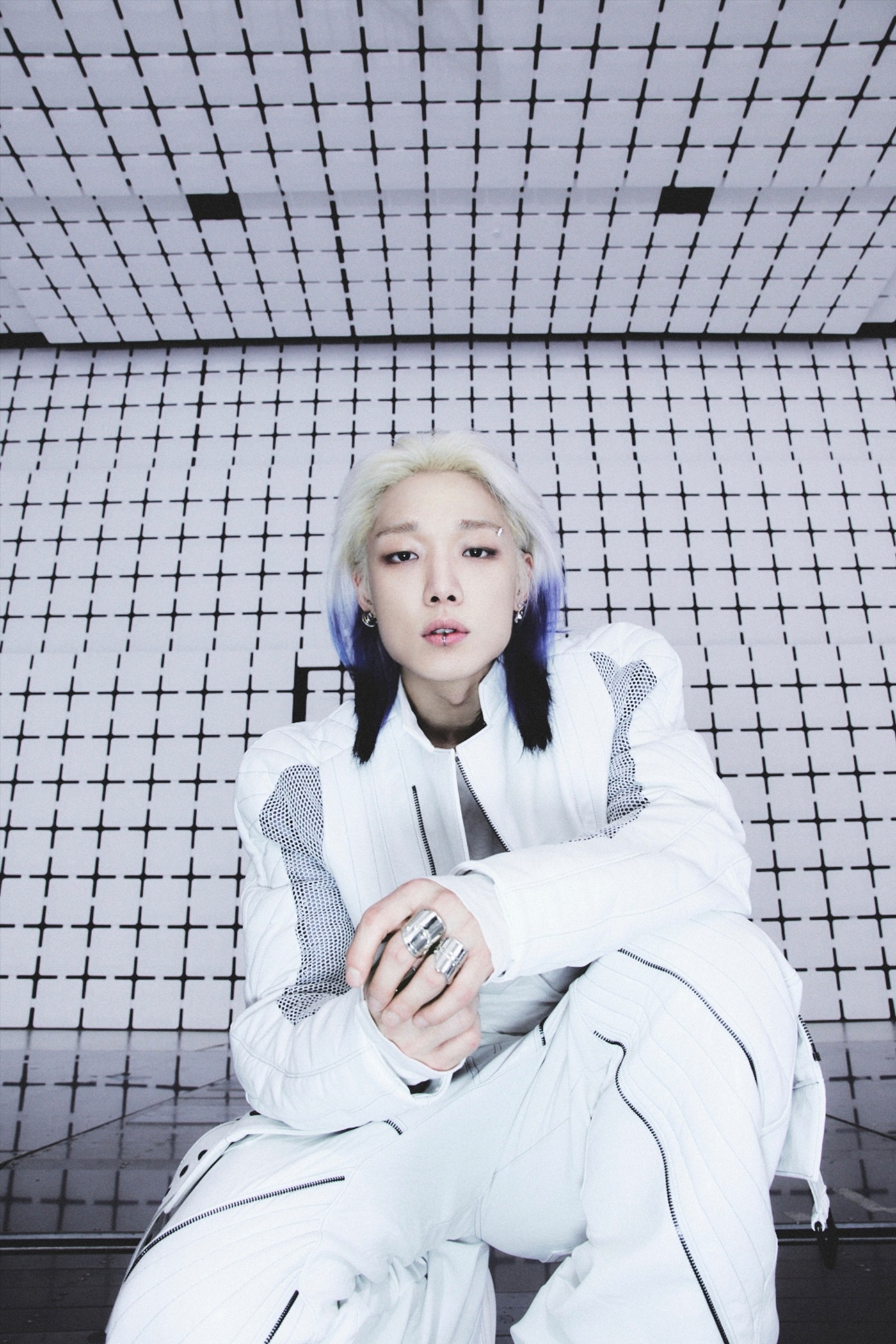 노란 수영복에 섹시한 몸매 어필하는 존예 처자