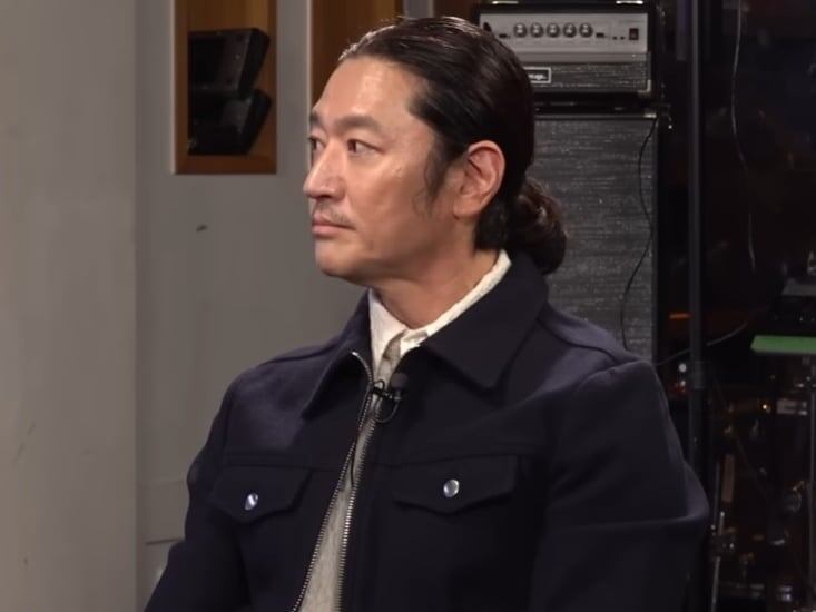 노란 수영복에 섹시한 몸매 어필하는 존예 처자